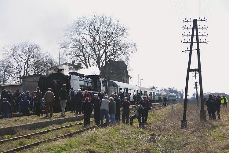 Postj pocigu Ko-Piernik z Pm36-2 w Ostaszewie