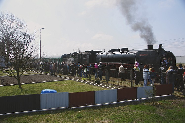 Postj pocigu Ko-Piernik z Pm36-2 w Ostaszewie