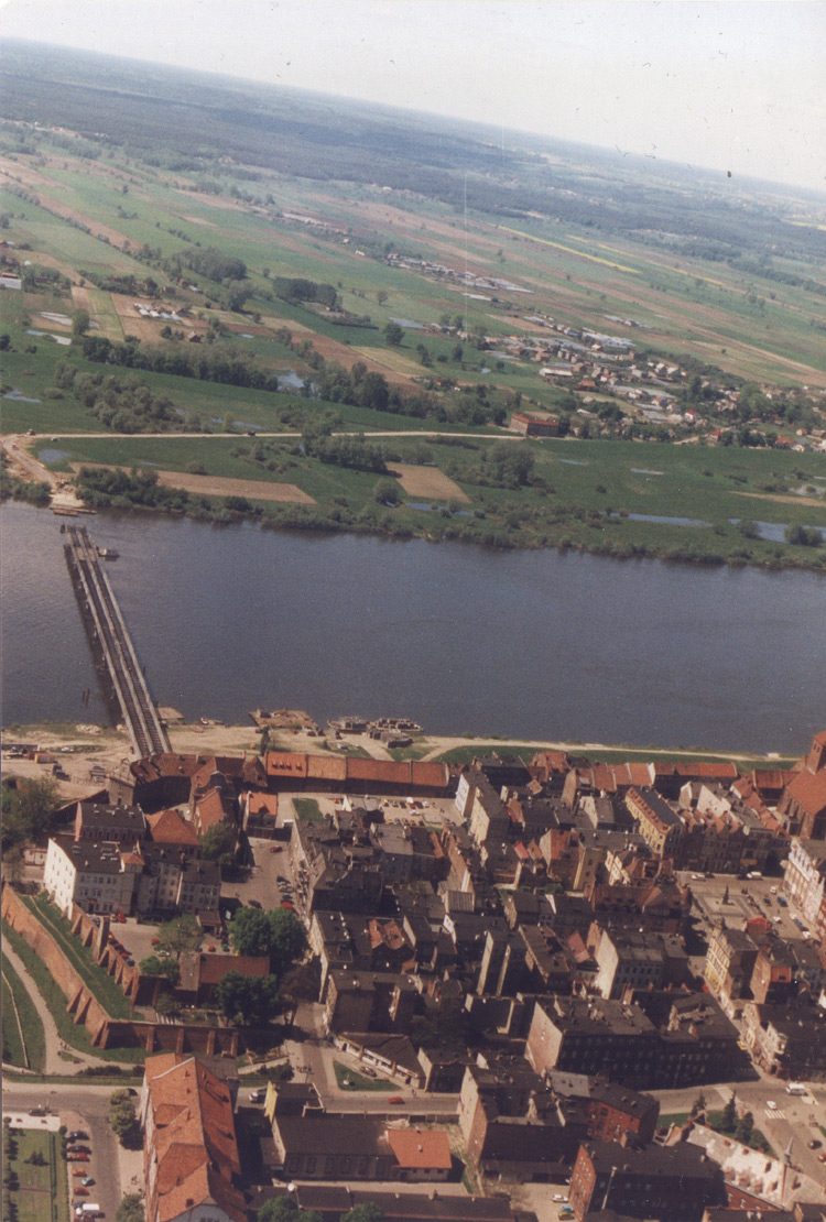 Grudzidz, spichrze i most tymczasowy przez Wis - rok 1999