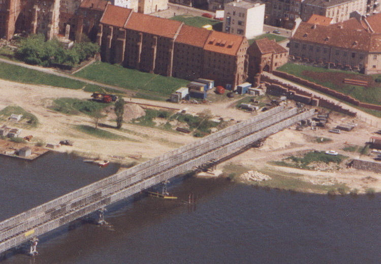 Grudzidz, plac budowy mostu tymczasowego przez Wis - rok 1999