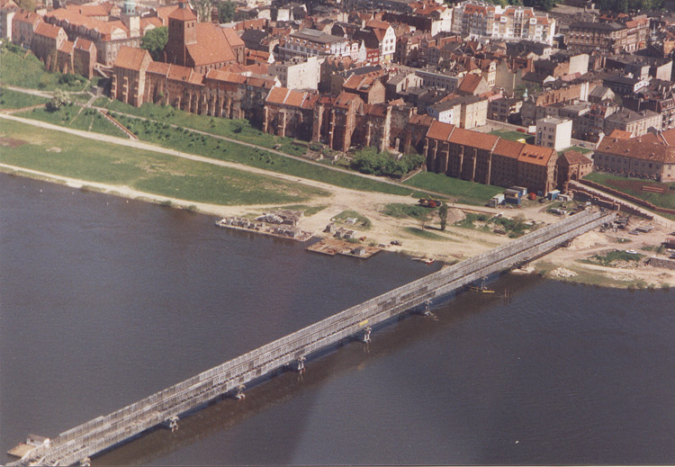 Grudzidz, spichrze i most tymczasowy przez Wis - rok 1999